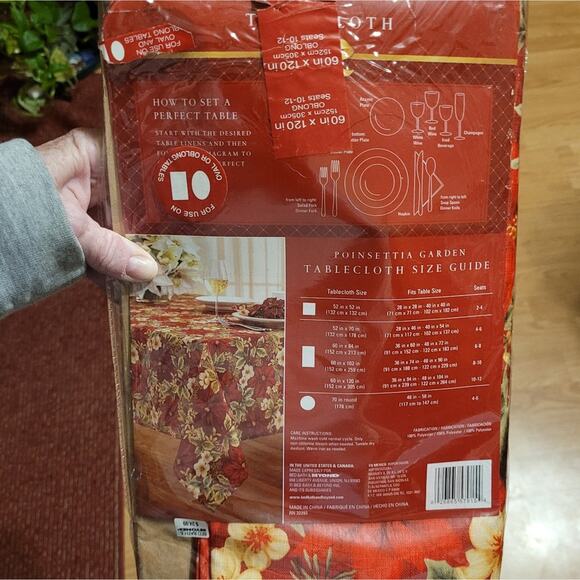 Poinsettia Holiday Christmas Table Cloth 60"x120" Oblong Bed Bath And Beyond - Picture 5 of 5